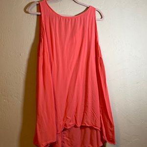 Old Navy high low tank with button detail on back